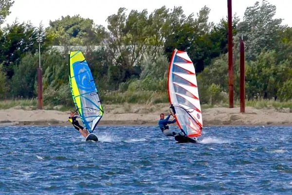 windsurfen, windsurfles, windsurf verhuur, windsurfverhuur, windsurf huren, leren windsurfen, gearfreak, gearfreak surfschool, surfcenter, youthfreak academy, introductieles, startcursus, seizoenscursus, surfcamp