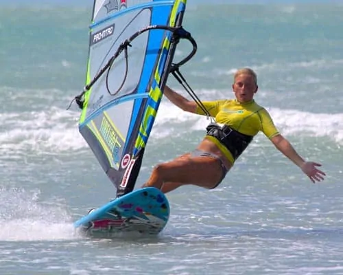 windsurfen, windsurfles, windsurf verhuur, windsurfverhuur, windsurf huren, leren windsurfen, gearfreak, gearfreak surfschool, surfcenter, youthfreak academy, introductieles, startcursus, seizoenscursus, surfcamp