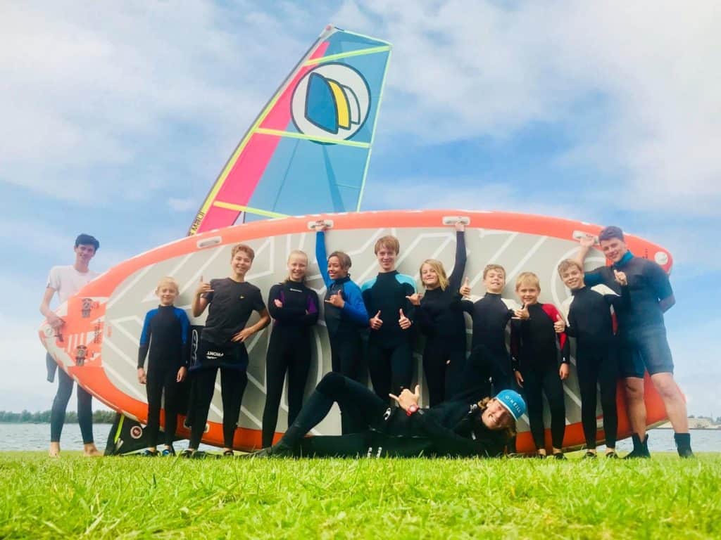 Suppen op de Mega SUP Suppen, suples, supverhuur, sup verhuur, sup huren, leren suppen, megasup, GEARfreak Surfschool, sup, surfcamp