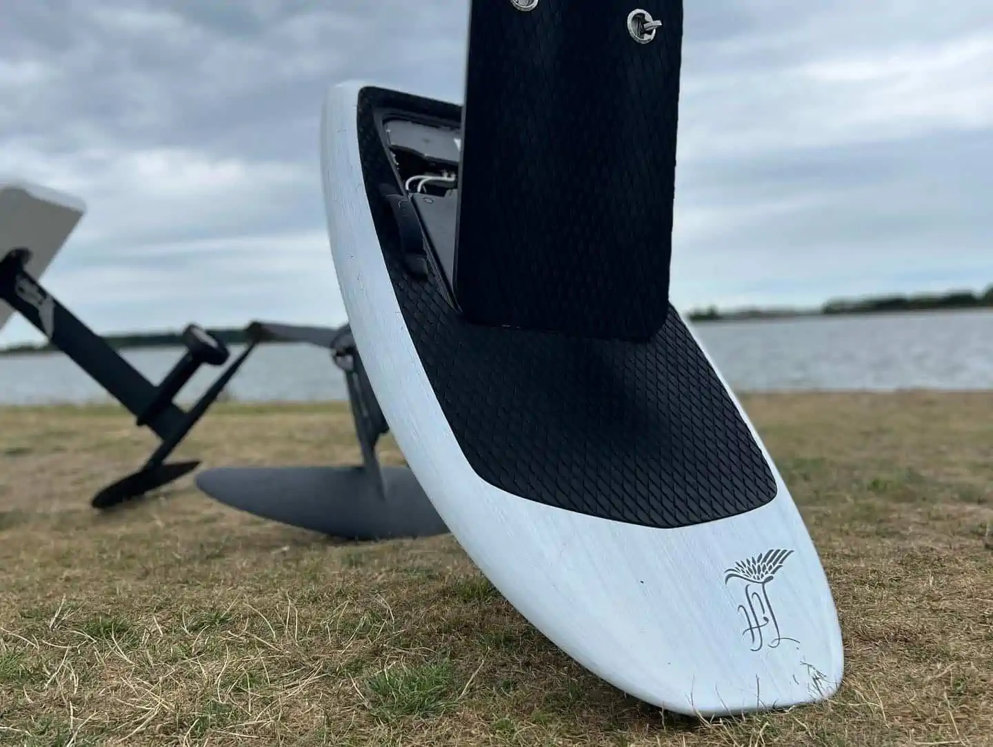 efoilen, efoilles, efoil, efoil verhuur, efoil huren, efoil les, efoil huur, gearfreak, surfschool, surfcenter, lift, flysurf, surfcamp