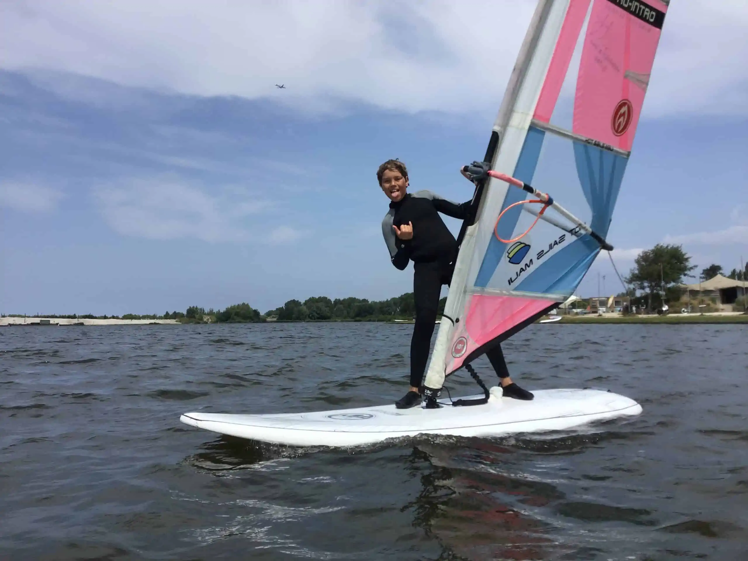 windsurfen, windsurfles, windsurf verhuur, windsurfverhuur, windsurf huren, leren windsurfen, gearfreak, gearfreak surfschool, surfcenter, youthfreak academy, introductieles, startcursus, seizoenscursus, surfcamp