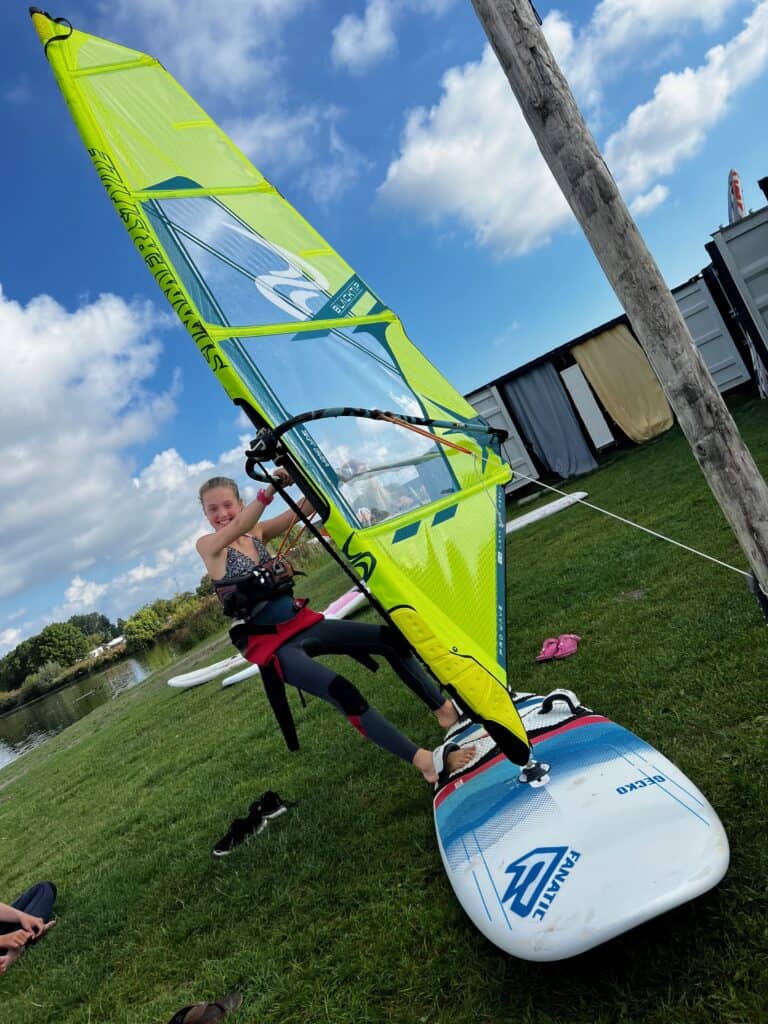IMG_6217 windsurfen, windsurfles, windsurf verhuur, windsurfverhuur, windsurf huren, leren windsurfen, gearfreak, gearfreak surfschool, surfcenter, youthfreak academy, introductieles, startcursus, seizoenscursus, surfcamp