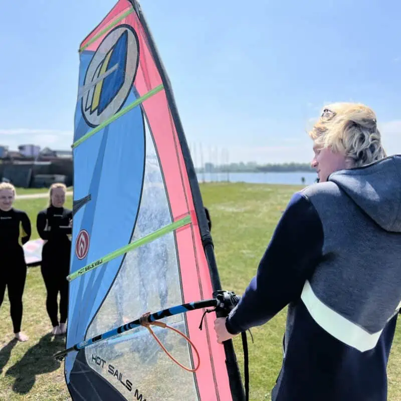 windsurfen, windsurfles, windsurf verhuur, windsurfverhuur, windsurf huren, leren windsurfen, gearfreak, gearfreak surfschool, surfcenter, youthfreak academy, introductieles, startcursus, seizoenscursus, surfcamp