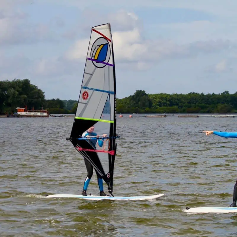 windsurfen, windsurfles, windsurf verhuur, windsurfverhuur, windsurf huren, leren windsurfen, gearfreak, gearfreak surfschool, surfcenter, youthfreak academy, introductieles, startcursus, seizoenscursus, surfcamp