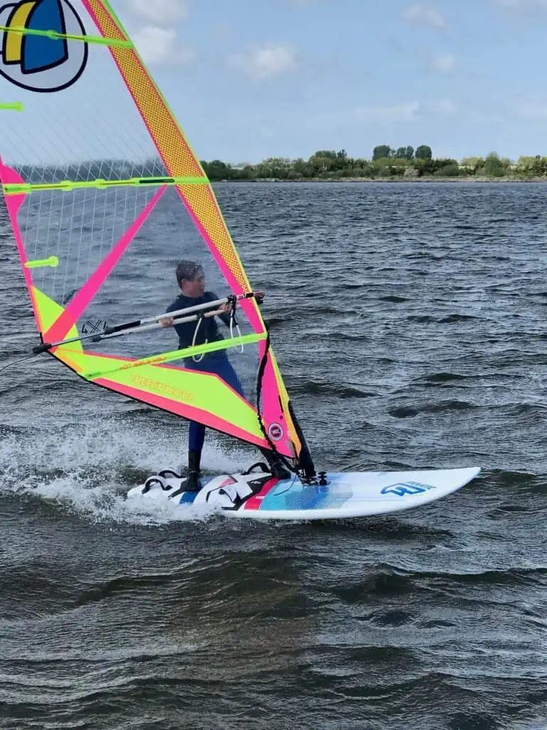 windsurfen, windsurfles, windsurf verhuur, windsurfverhuur, windsurf huren, leren windsurfen, gearfreak, gearfreak surfschool, surfcenter, youthfreak academy, introductieles, startcursus, seizoenscursus, surfcamp