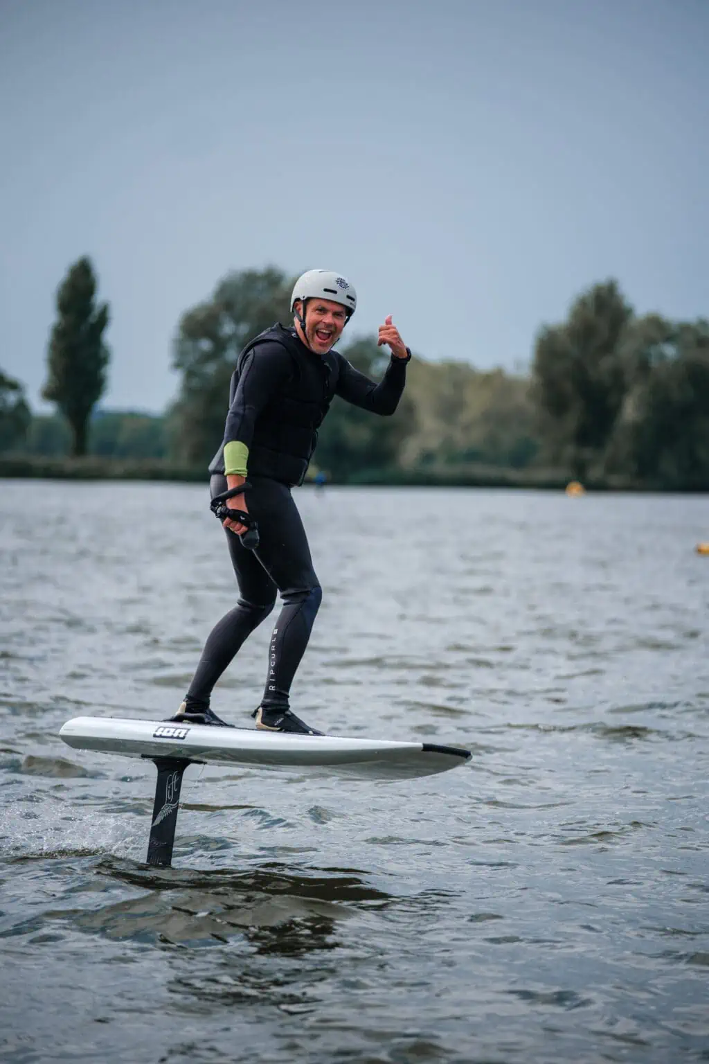 Wingfoilen op de Valkenburgse Meer bij GearFreak Surfschool