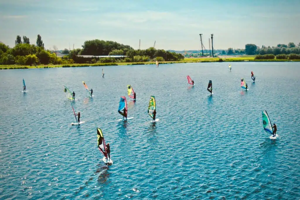 Ons Valkenburgse Meer van bovenaf: tussen Leiden en Katwijk, zonder stroming.