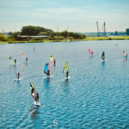 Windsurfen op het valkenburgse meer vanuit een drone