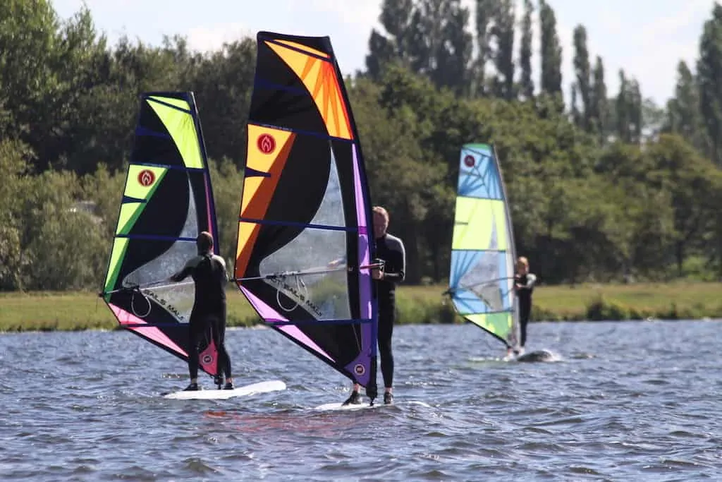 windsurfen, windsurfles, windsurf verhuur, windsurfverhuur, windsurf huren, leren windsurfen, gearfreak, gearfreak surfschool, surfcenter, youthfreak academy, introductieles, startcursus, seizoenscursus, surfcamp