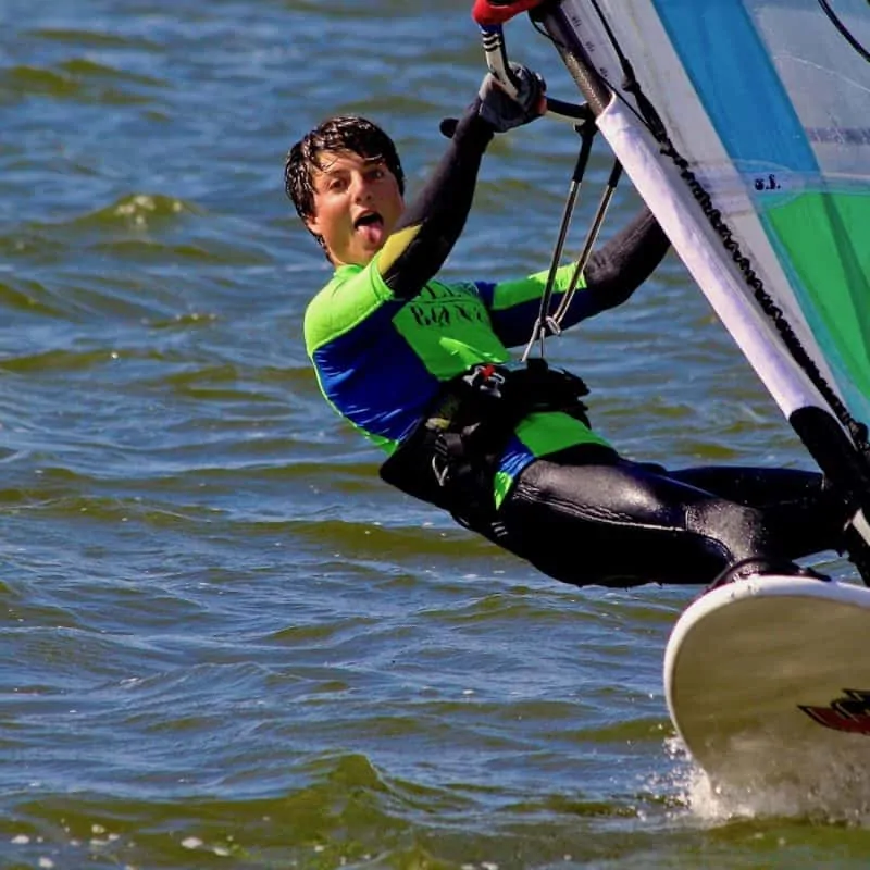 windsurfen, windsurfles, windsurf verhuur, windsurfverhuur, windsurf huren, leren windsurfen, gearfreak, gearfreak surfschool, surfcenter, youthfreak academy, introductieles, startcursus, seizoenscursus, surfcamp