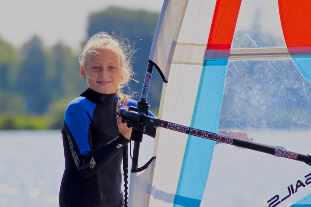 IMG_7349 (2) windsurfen, windsurfles, windsurf verhuur, windsurfverhuur, windsurf huren, leren windsurfen, gearfreak, gearfreak surfschool, surfcenter, youthfreak academy, introductieles, startcursus, seizoenscursus, surfcamp