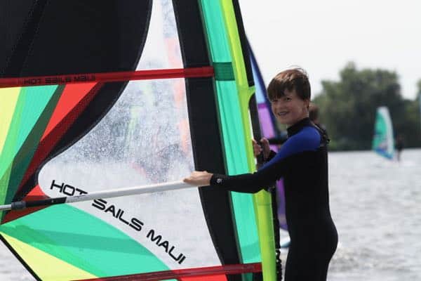 GEARfreak surfcamp windsurfen, windsurfles, windsurf verhuur, windsurfverhuur, windsurf huren, leren windsurfen, gearfreak, gearfreak surfschool, surfcenter, youthfreak academy, introductieles, startcursus, seizoenscursus, surfcamp