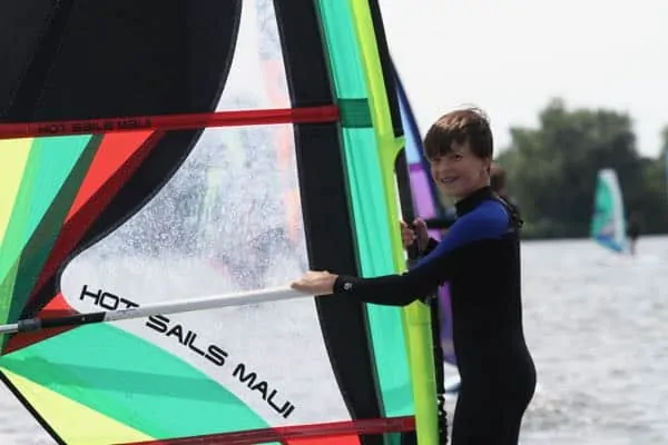 GEARfreak surfcamp windsurfen, windsurfles, windsurf verhuur, windsurfverhuur, windsurf huren, leren windsurfen, gearfreak, gearfreak surfschool, surfcenter, youthfreak academy, introductieles, startcursus, seizoenscursus, surfcamp