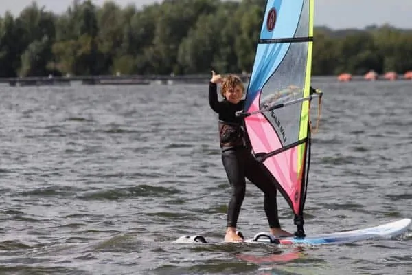 windsurfen, windsurfles, windsurf verhuur, windsurfverhuur, windsurf huren, leren windsurfen, gearfreak, gearfreak surfschool, surfcenter, youthfreak academy, introductieles, startcursus, seizoenscursus, surfcamp
