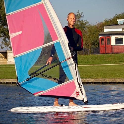 Windsurfen bij GEARfreak - 1 windsurfen, windsurfles, windsurf verhuur, windsurfverhuur, windsurf huren, leren windsurfen, gearfreak, gearfreak surfschool, surfcenter, youthfreak academy, introductieles, startcursus, seizoenscursus, surfcamp