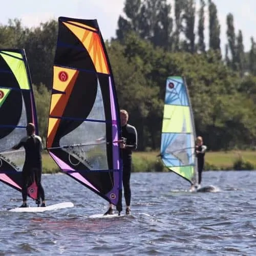 windsurfen, windsurfles, windsurf verhuur, windsurfverhuur, windsurf huren, leren windsurfen, gearfreak, gearfreak surfschool, surfcenter, youthfreak academy, introductieles, startcursus, seizoenscursus, surfcamp