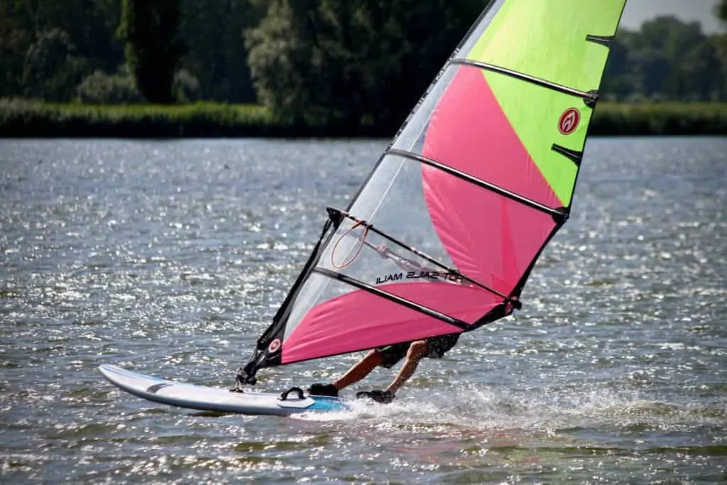 windsurfen, windsurfles, windsurf verhuur, windsurfverhuur, windsurf huren, leren windsurfen, gearfreak, gearfreak surfschool, surfcenter, youthfreak academy, introductieles, startcursus, seizoenscursus, surfcamp